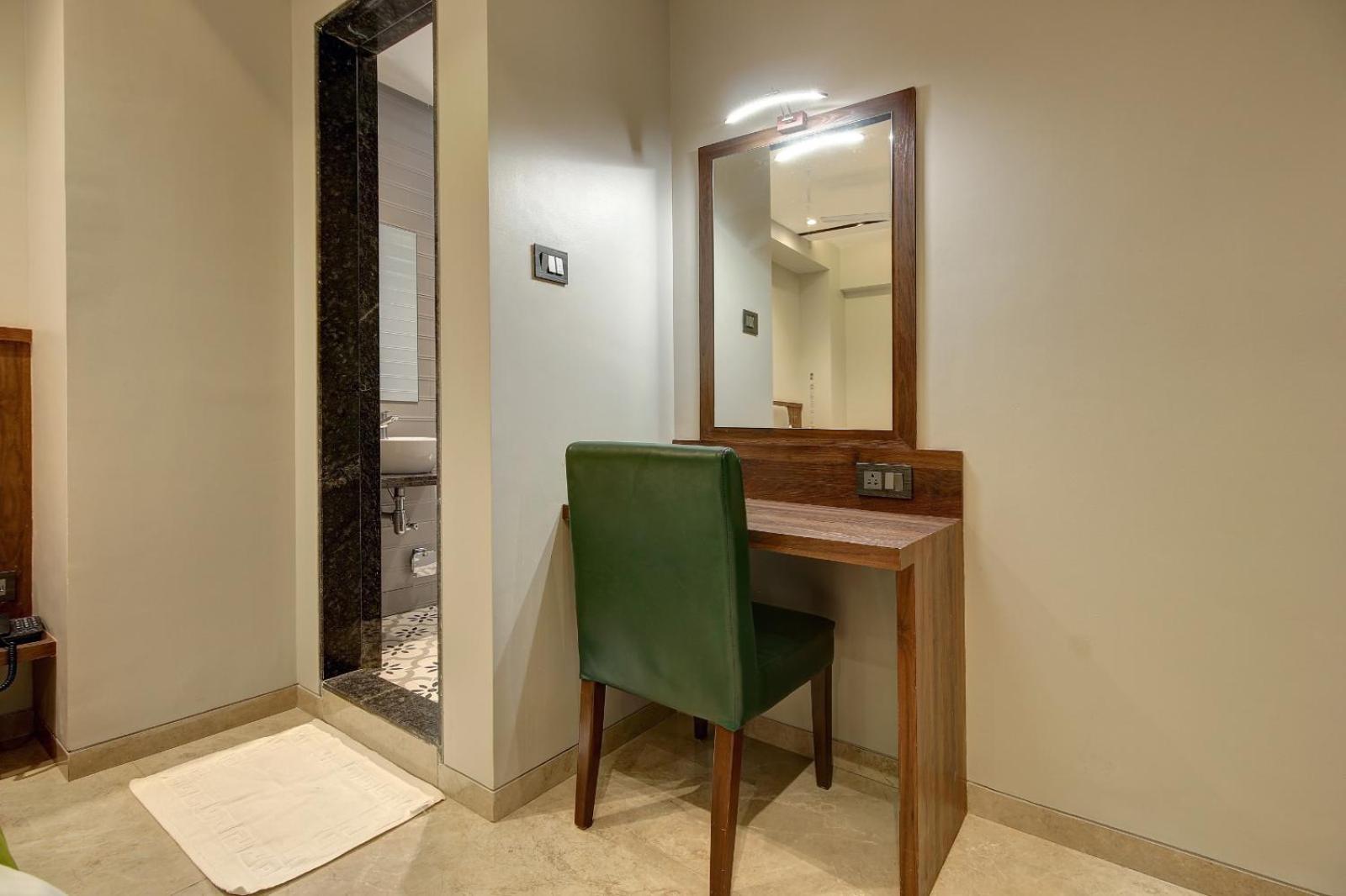Magnus Fortune House Business Hotel , Magarpatta Mundhva Exterior foto
